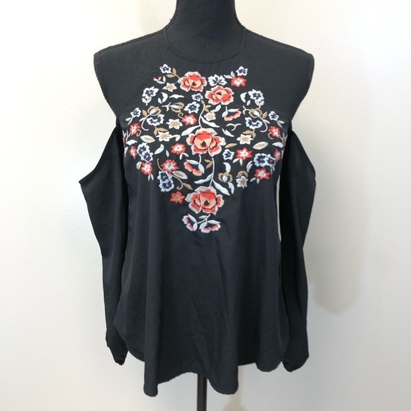 Abercrombie & FITCH cold shoulder embroidered top - Picture 2 of 8